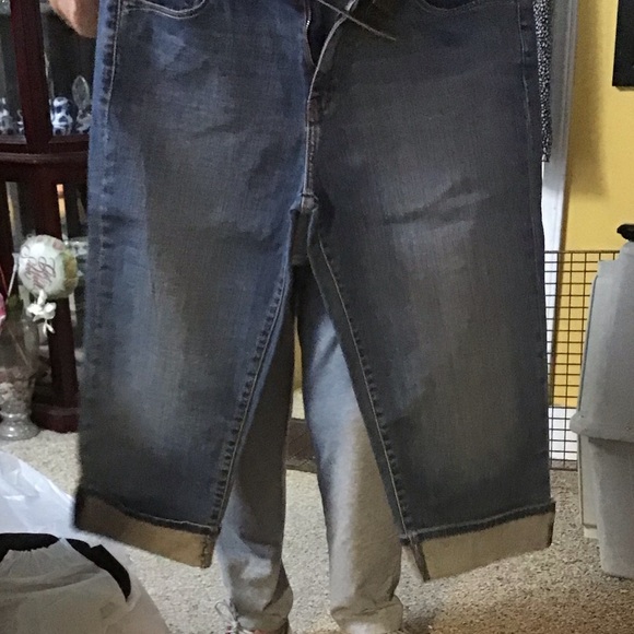 LEVI 5 pocket CAPRI jeans, Sz 10, blue, Peddle Pushers, ..includes belt, NWOT - Picture 3 of 8